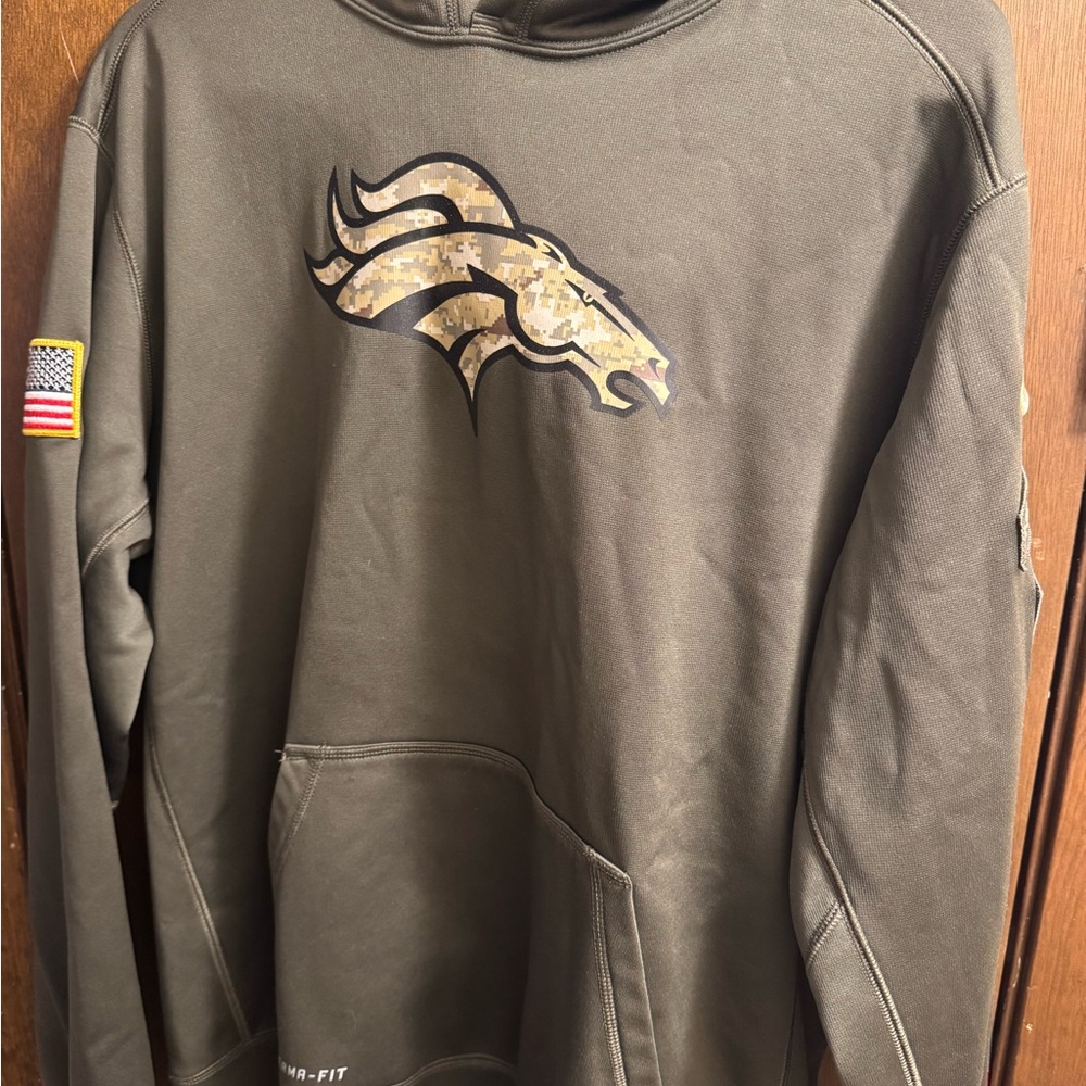 Denver Broncos Salute to Service NFL Therma-Fit Hoodie